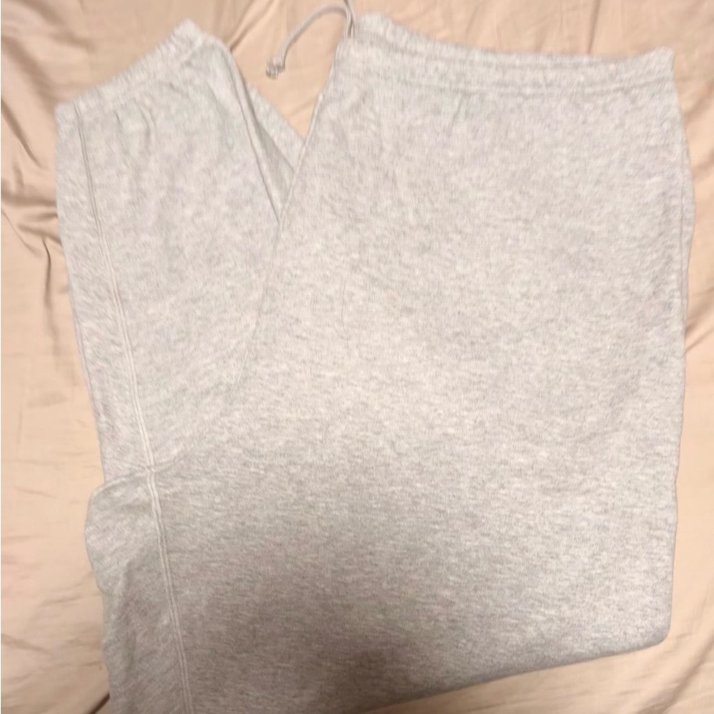 SKIMS Heather Gray Fleece Jogger Pants